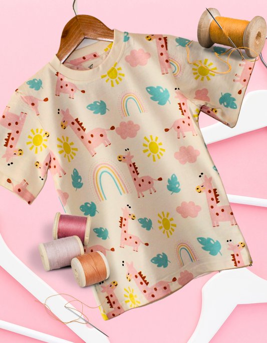 Colorful Sunny Giraffe Adventure kids t-shirt made from organic cotton with all-over animal and rainbow print. Perfect for sustainable kidswear.